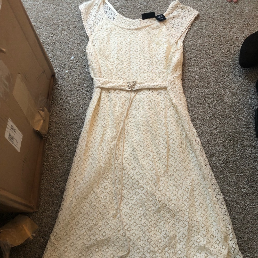 NWOT Jennifer Lauren Cream Lace Dress Size M